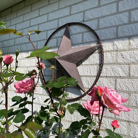 Lonestar Appartement Бур Хамстед Екстериор снимка